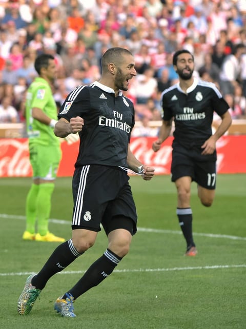 Para el 54, Benzema vio premiada su actuación con el tanto que definió entre dos enemigos tras un taconazo de “CR7”.