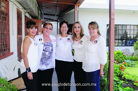 02112014 EXALUMNAS DE LA PAZ.  Dora, Silvia, Graciela, Carmen y Lupe.
