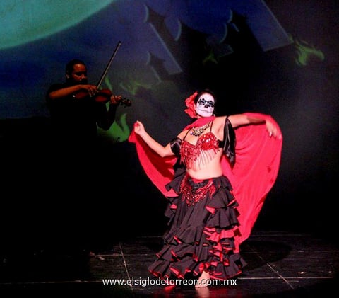 02112014 Yenisey de la Cruz, bailando con velo acompañada por el violinista Ulises Barajas Tavares.