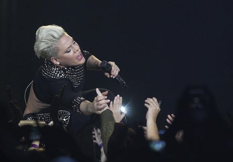 Por su parte P!nk, de 35 años y también cantante de música pop, ocupó el tercer puesto en este año, con ganancias por 52 millones de dólares. En 2013 alcanzó el octavo lugar de la lista.