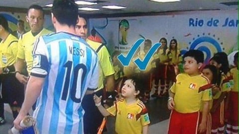 Ya alguna vez Messi le habría aplicado un 'double check' a un pequeño fanático...