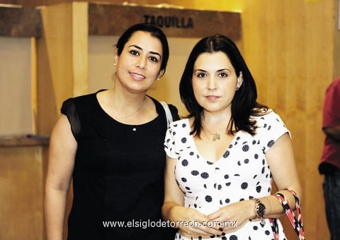 06112014 EN EL NAZAS.  Paula y Tily.