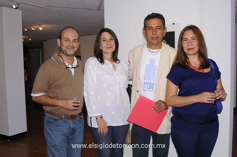 06112014 Sergio Pérez, Mónica Bernal, el artista 'Guayo' Valenzuela y Maggie Burciaga.