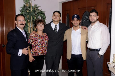 08112014 ENTRE AMIGOS.  Vicente, Vicky, Daniel, Ashly, Andrés y Sharo.