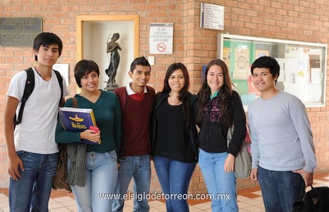 08112014 CUMPLE 21 AñOS.   Francisco Aldana Zaragoza festejó su cumpleaños en compañía de sus papás, Eduardo y Alma Aldana, y sus hermanos, Carlos y Edmundo.