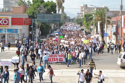 La protesta se une a aquellas que ya se han realizado en los municipios que conforman La Laguna y que han exigido soluciones en el caso Ayotzinapa.