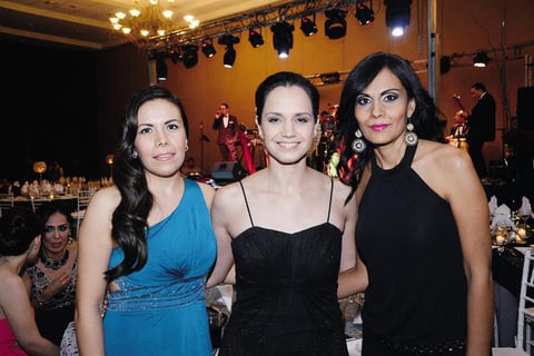 Ana Luisa, Sofí­a y Claudia. Maye e Ismael Treviño.