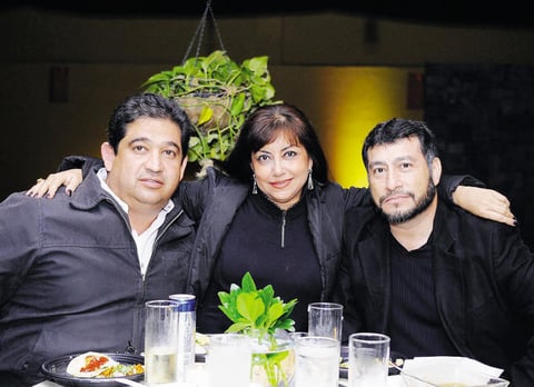 Mario, Yoya y César.
