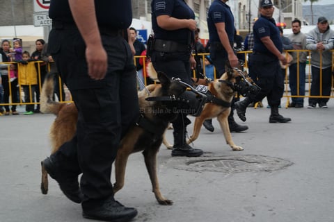 Llamó la atención la participación del escuadrón canino.