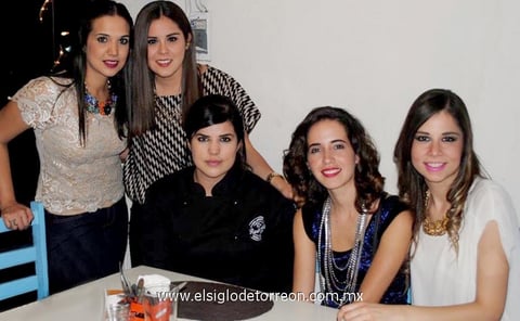 16112014 Diana, Ana, Caro, Nuria y Mariana celebrando el primer cumpleaños de conocido restaurante de Gómez Palacio.