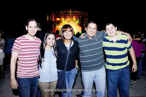 16112014 AMIGOS.  Héctor, Ana, Carmina, Eduardo y Eddy.