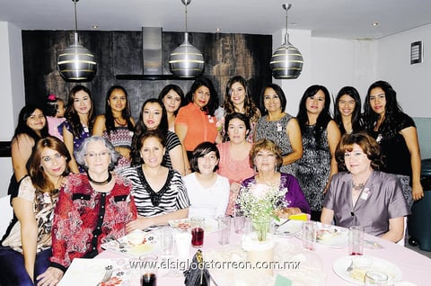 15112014 FESTEJO PRENUPCIAL.  Katia Martínez Alcalá con sus amigas.