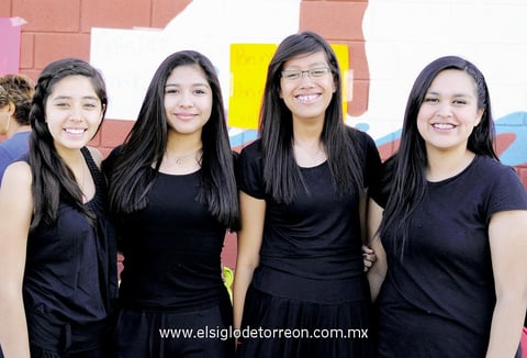 15112014 ENTRE AMIGAS.  Alondra, Vianey, Mayela y Lizbeth.