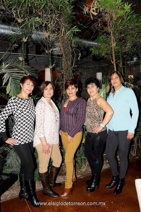 21112014 CUMPLEAñOS.  Silvia Villalobos celebró su onomástico en compañía de sus amigas Rocío, Delfina, Rita y Paty.