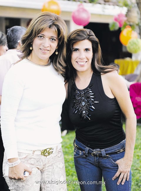 21112014 DIVERTIDO FESTEJO.  Ana Cecilia y Angélica.