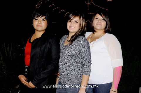 22112014 Beatriz Sánchez, Angélica y Adriana Gómez.