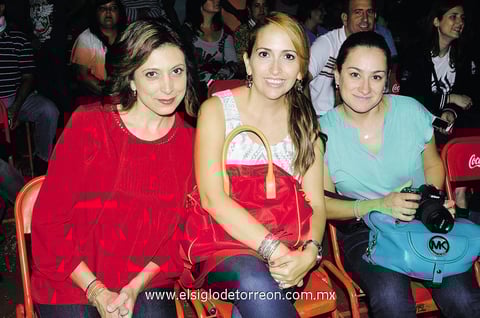 22112014 ENTRE AMIGAS.  Cynthia, Azeneth y Mayela.