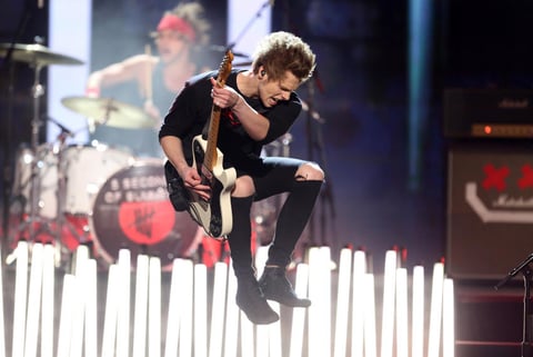 5 Seconds of Summer puso el toque de rock a la velada.