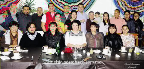 23112014 Familiares de las festejadas les desearon lo mejor en este día tan especial, además de pasar una agradable tarde.