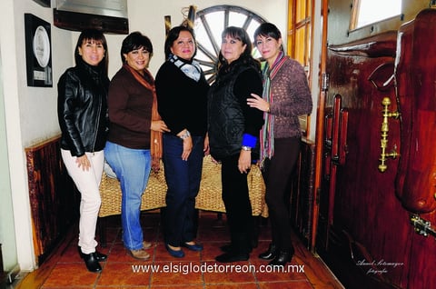 23112014 Hermanas Nena, Paty, Rebeca, Katy y Rocío Quintero López.