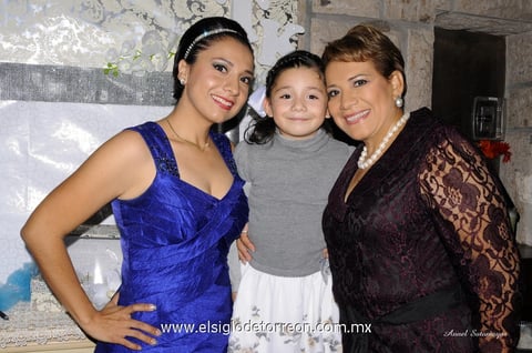 23112014 Las organizadoras de esta gran celebración fueron Irma y Ana Sofía Núñez, quienes cuidaron cada detalle para que Karla viviera un gran momento.