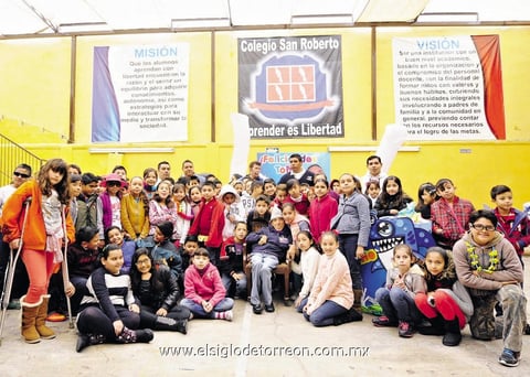 25112014 FELIZ CUMPLE.  Toño con sus compañeros del Colegio San Roberto en su cumpleaños 68.