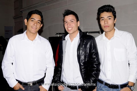 25112014 Jorge Luis, Mauricio y Kevin.