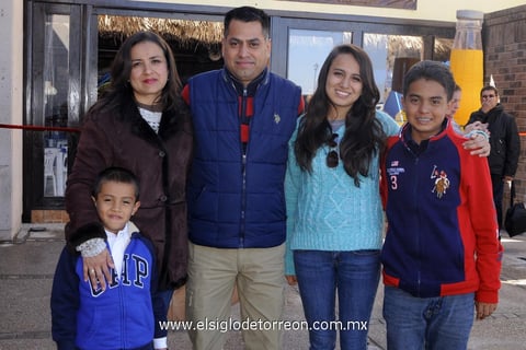 28112014 Patricia Camarillo, Rodrigo, Julio César, Alejandra y Julio Saldaña.