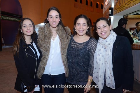 05122014 EN UN CONCIERTO.  Andrea, Arely, Ángela y Lorena.