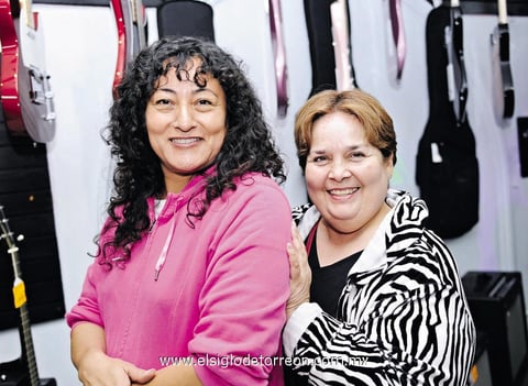 07122014 PRESENTES EN APERTURA.  Chayo y Laura.