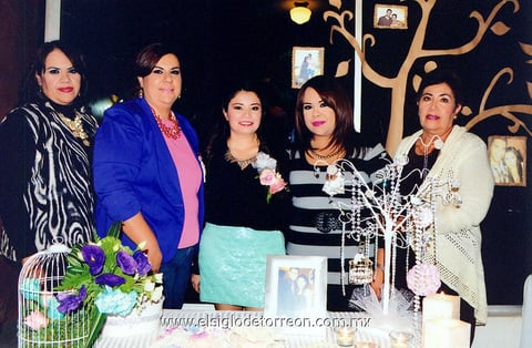 07122014 Las organizadoras de esta bonita celebración fueron Luz Elena Rodríguez de Ayabar, Ana Iveth Ayabar de Santoyo, Karla Ayabar de Frayre y Cynthia Ayabar.