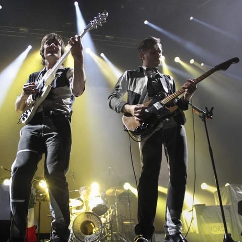 03 de mayo | Franz Ferdinand. Potencia en el sonido de cada uno de sus instrumentos fue la que emanó en el concierto de la banda escocesa de indie rock Franz Ferdinand.
