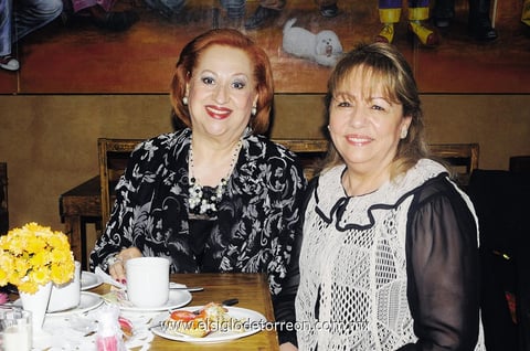 10122014 AMIGAS.  Leonor y Rosario.