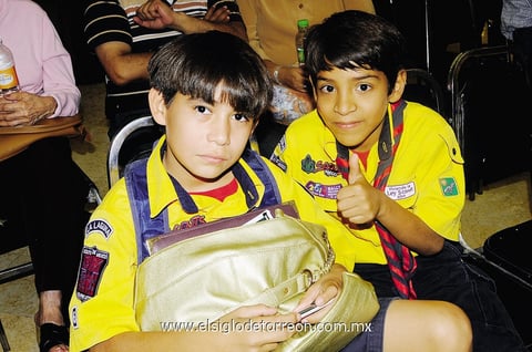 10122014 BOY SCOUTS.  Raúl y Héctor.