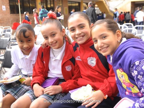 10122014 Hashia, Valeria, Gracia y Sofía.