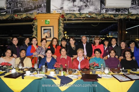 11122014 ALEGRE CELEBRACIóN.  Exbanqueras se reunieron para festejar su amistad.