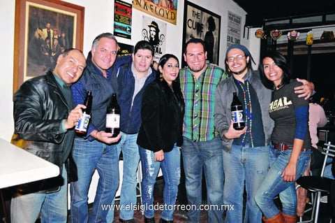 11122014 CATA DE CERVEZAS.  Flavio, Jaime, Fernando, Nadia, Jaime, Alex y Karina.