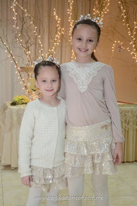 12122014 Regina y Valeria.