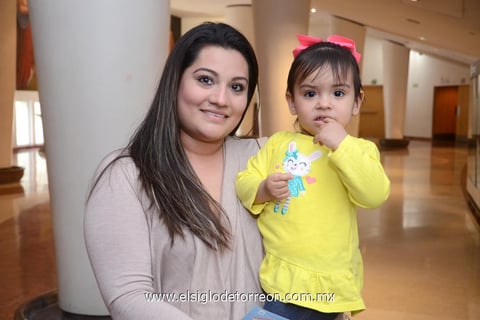 11122014 ASISTEN AL TEATRO.  Liliana y Renata.