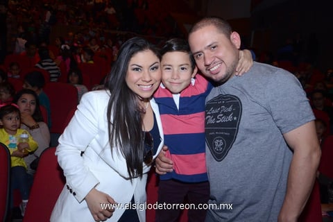 11122014 EN FAMILIA.  Cristy, Alejandro y Alejandro.