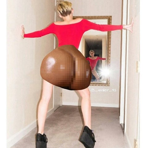 Cuando salieron las polémicas fotos del trasero de Kim Kardashian para la revista Papaer, Miley no se quedó atrás publicó una foto con la retaguardia de la socialité.