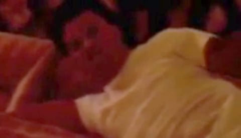 26 de marzo | Video íntimo de Juan Gabriel. El cantante compartió en Twitter, un video en el que aparece en una habitación haciendo poses sugerentes, caras y gestos mientras platica con otro hombre acompañado por  la leyenda "Antes de que lo vean en otro lado, yo lo publico".