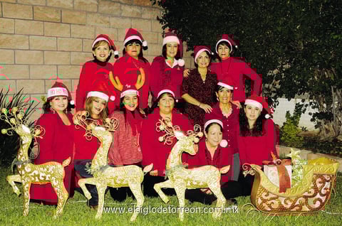 15122014 LA FOTO DEL RECUERDO.  Amigas celebran su posada.