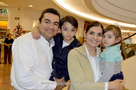 15122014 Alejandro, Emmanuel, Sara y Marcela.