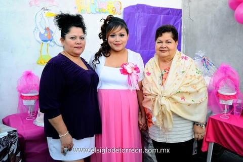 15122014 FIESTA DE CANASTILLA.  Sayra Mata de Reyes con Magaly Mata Vázquez y Margarita Vázquez de Mata.