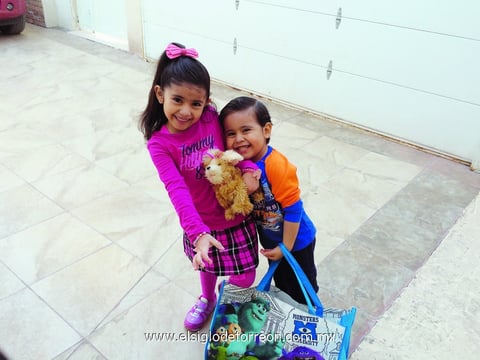 14122014 HERMANITOS.  Ana Sofi y Pablo Cruz Meléndez.