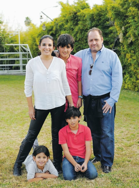 12122014 Beny, Paty, MarÃ­a Emilia y Patricia. Pedro Jr., Pedro, Ileana e Ivanna. Cuca, Sergio, Jorge, Jimena y Pablo.