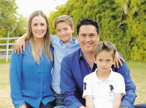 12122014 Francisco, Adriana, Javier y Diego. Cristina, Emiliano, Salvador y Berny.