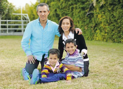 12122014 Francisco, Adriana, Javier y Diego. Cristina, Emiliano, Salvador y Berny.