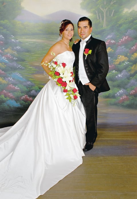 14122014 Arq. Reyna Liliana GarcÃ­a Luna y Arq. Miguel Ãngel Lugo MartÃ­nez, quienes con gran felicidad contrajeron nupcias el pasado 29 de noviembre de 2014, a las 18:00 horas, en la Iglesia de Guadalupe. Sus padres son: Sr. Juan Manuel GarcÃ­a MartÃ­nez y Sra. Reynalda Luna Alonso; Sr. Miguel Ãngel Lugo y Sra. Santos MartÃ­nez.- Studio Fassio